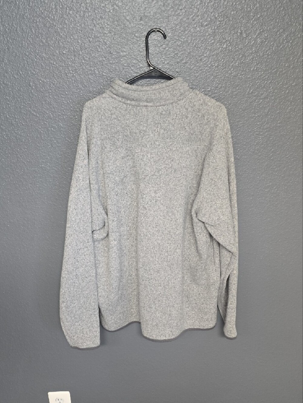 Patagonia Men’s Light Gray Half-Zip Fleece Pullover - Picture 3 of 5